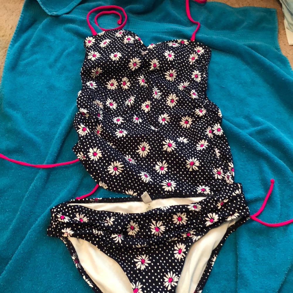 Women’s 2 piece bathing suit size M